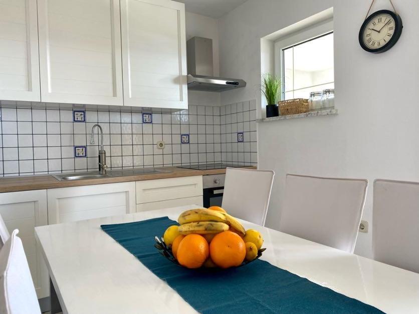 Villa Mihaela - Apartment Ika سيساريكا المظهر الخارجي الصورة